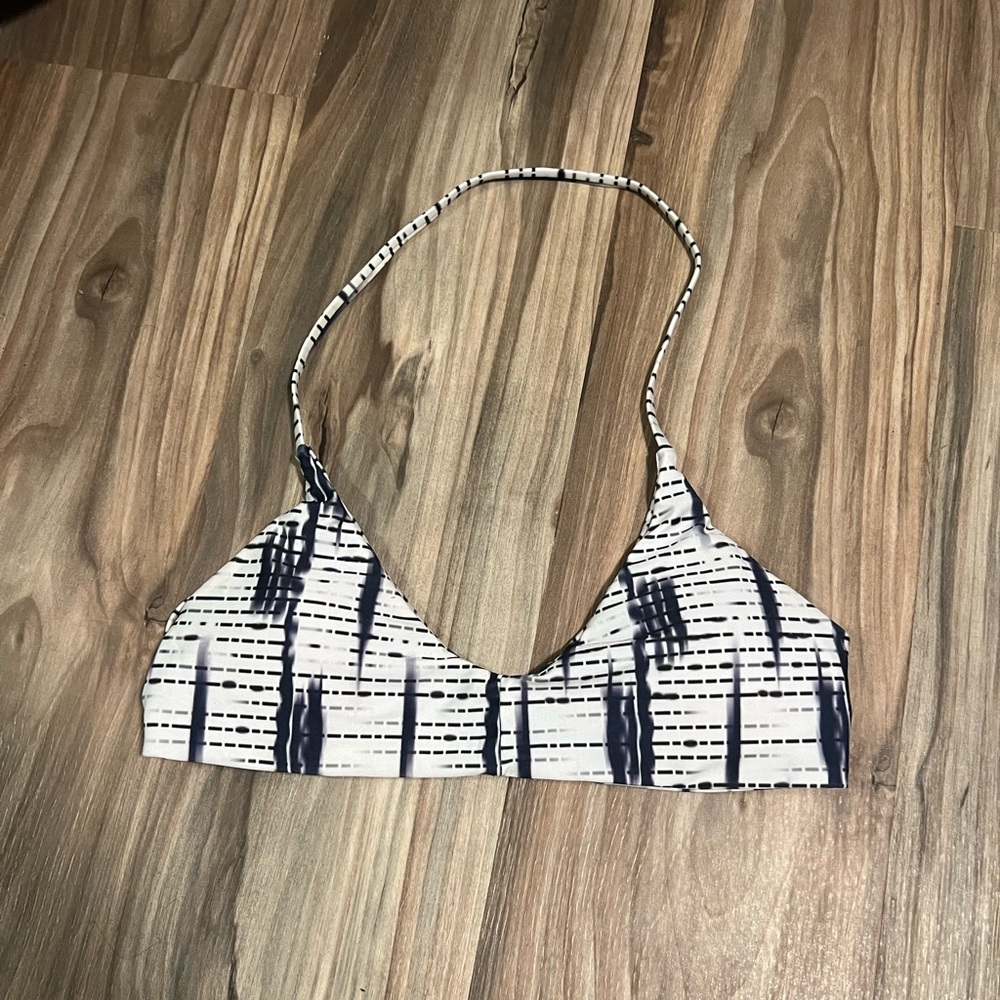 Versatile self tie bikini top with padding